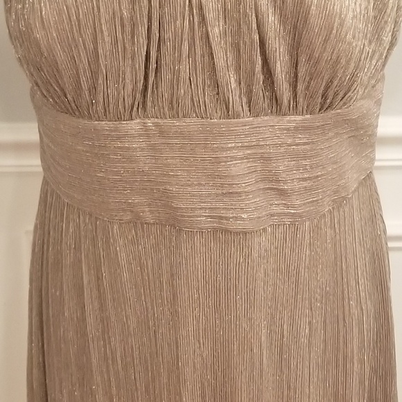 Red Carpet Ready Gown♡ - Picture 4 of 8